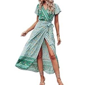 Ladies Pretty Garden Boho Floral Wrap Dress Green Size Medium. NWT